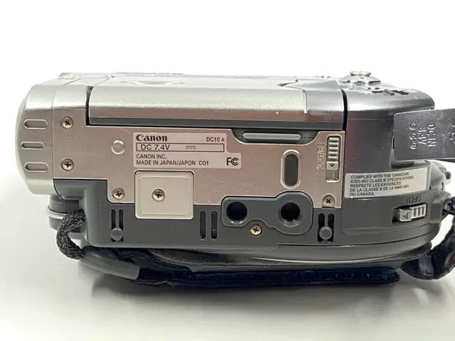 CANON DC10 Mini DVD Video Camcorder 10x Optical Zoom - Works in Cameras & Camcorders in Edmonton - Image 9