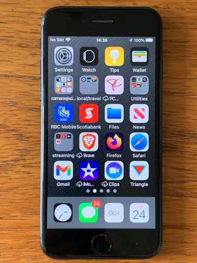*SOLD* iPhone 7 -Jet Black - 128 GB capacity drive - currently running iOS 15.7 but ready for softwa...