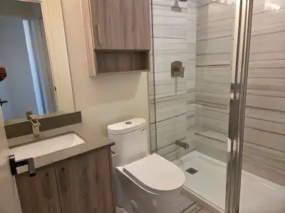 Absolutely Fantastic Never lived in 1 bedroom plus Den condo in the heart of Milton This upscaled pr...