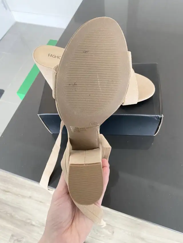 Fashion Nova Heels, Size 9- 10 in Women's - Shoes in City of Toronto - Image 4