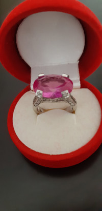 BRAND NEW PINK RING