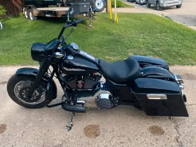 This bike runs and looks great many upgrades. The bike is EFI. Stage 1. Freedom 2 into 1 exhaust. He...