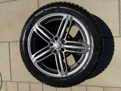 BRIDGESTONE BLIZZAK DM V2 (hiver) Quatre pneus 235/55R19 105T, pour SUV Usure des pneus (voir photo)...