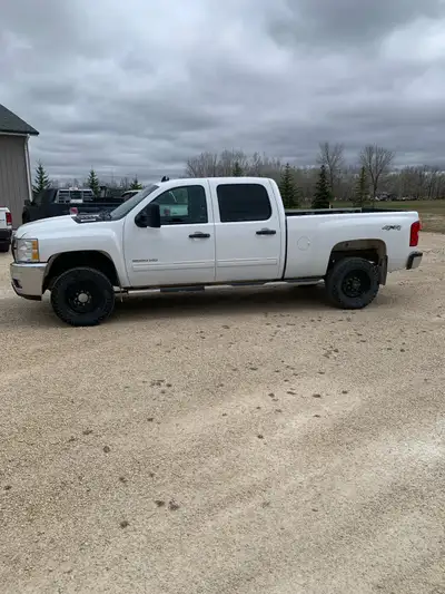 2013 Chevrolet Silverado 2500 HD, 4X4, Crew cab, 6.5’ box, 6.0 litre, 271000 kms, Saftied, Ready to...