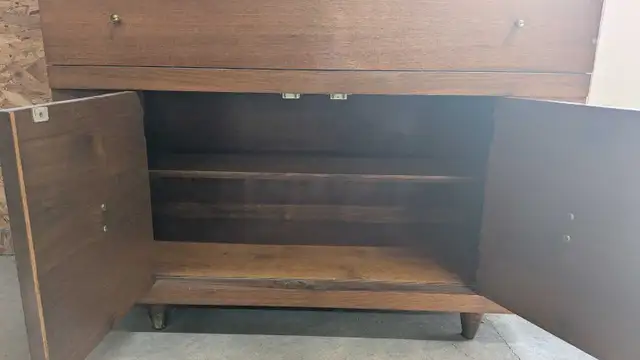 Mid-Century Modern Walnut Bowfront Hutch in Hutches & Display Cabinets in Peterborough - Image 6