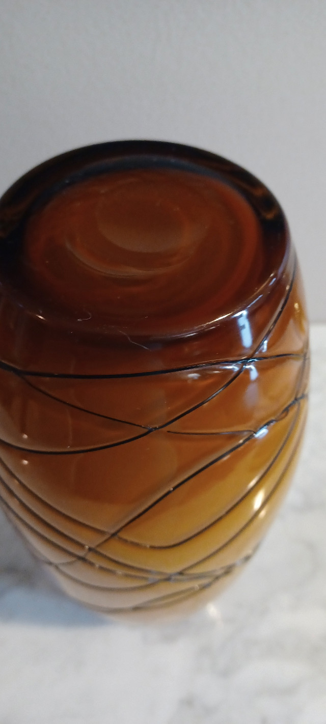 10.5"TYellow Hand-blown Art Glass Vase Applied Spaghetti Drizzle in Arts & Collectibles in Calgary - Image 3
