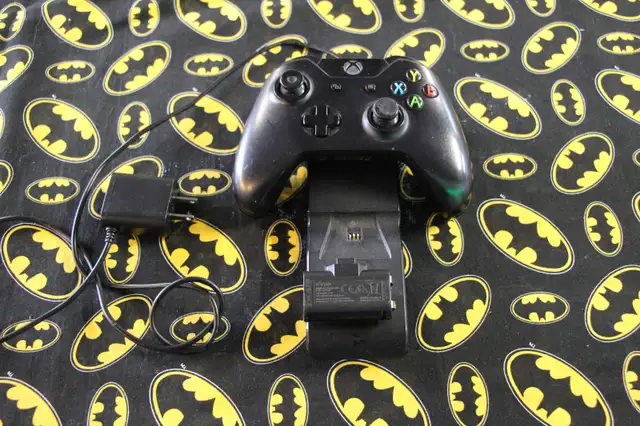 Xbox One Original  Bundle (#16867) in XBOX One in City of Halifax - Image 6