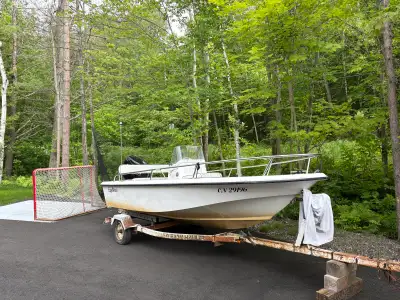 This 2006 EdgeWater 145CC center console boat is powered by a reliable 60 HP Suzuki outboard motor(n...