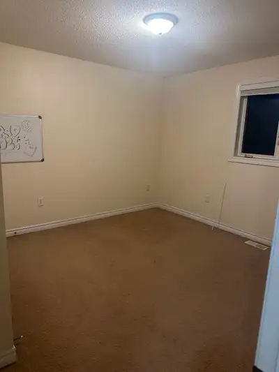 3- ROOMS FOR RENT Available Nov 1st， Bright room available in a quiet, clean home. , share washroom...