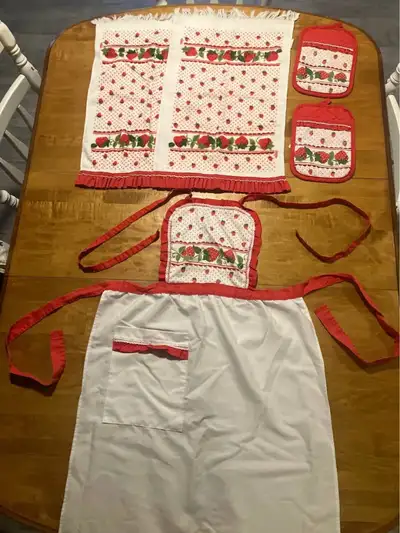 kit de tablier avec 2 lignes a essuyé avec 2 mitaine Fabriqué au, View more