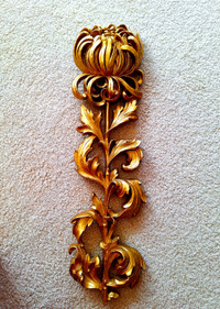 SYROCO GOLD FLORAL WALL PLAQUE