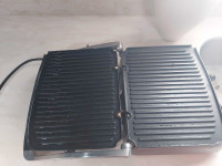 Electric grill. Multi use. 4 grill tops like new condition