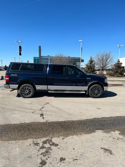 Ford F150 4x4 with cap