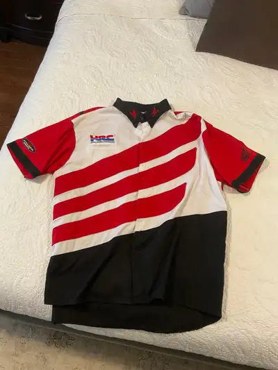 Honda motorcycle HRC racing pit shirt Size X-LARGE fits loose Great condition