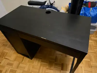 Moving out soon! Pick up north york Missing shelves (see pictures) Cash only