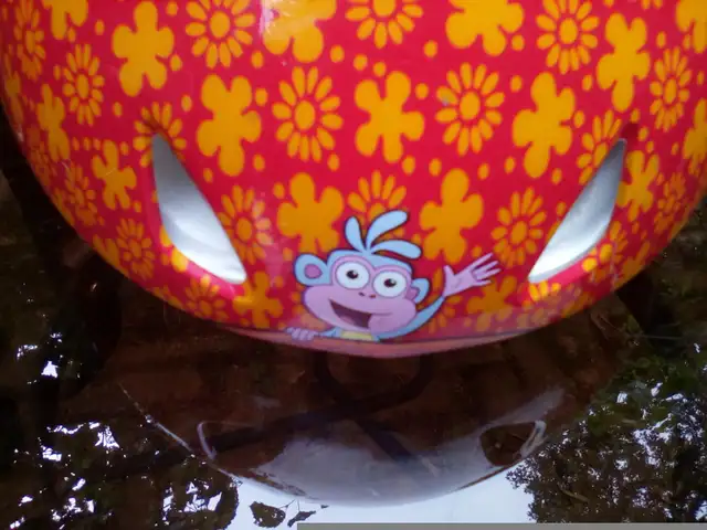 VENDU Casque de vélo Dora pour fille in Kids in Laval / North Shore - Image 3