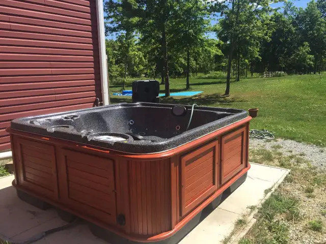 Used Hot Tubs that work perfectly. in Hot Tubs & Pools in St. Catharines - Image 8
