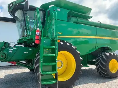 Only 212 Engine 164 Separator Hours 2wd 23’ Unloading Auger Extended Wear Rotor Ultimate Cab Deluxe...