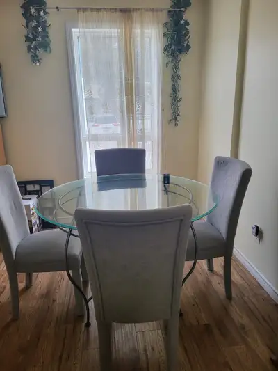 Room Available for Immediate Move-In Spacious basement room available in a quiet and convenient loca...