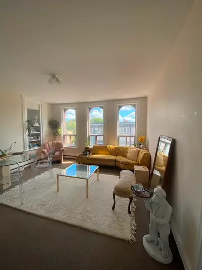 Beautiful Bright One Bedroom Downtown Peterborough