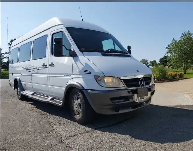 LIMOUSINE in Friendship & Networking in St. Catharines - Image 9