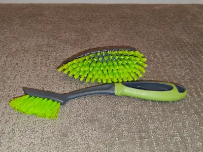 Heavy-Duty Scrub Brush Set (2 Pieces) – Like New, View more