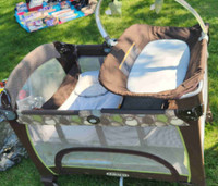 Graco pack n play with bassinet and change table