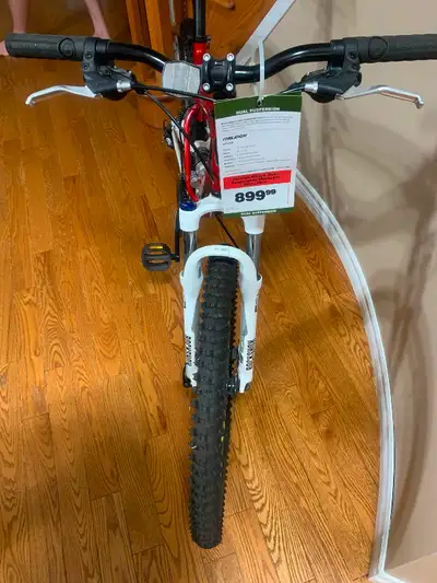 Condition - Brand New RETAIL NEW ($899+ tax) Material- Aluminum Type - Mountain Bike Frame Size - Me...