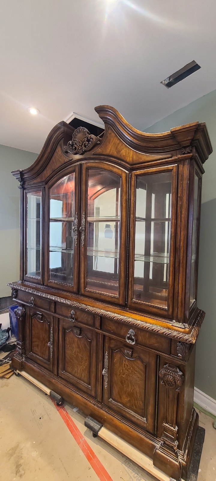 CHINA VINTAGE WITH INTERIOR LIGHTS buffet Kitchen