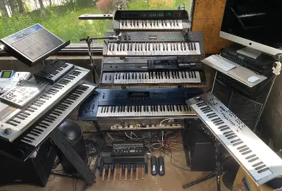 Vintage and newer Digital Piano, Keyboards, Synthesizers and Accessories. Yamaha, Roland, Korg. Many...
