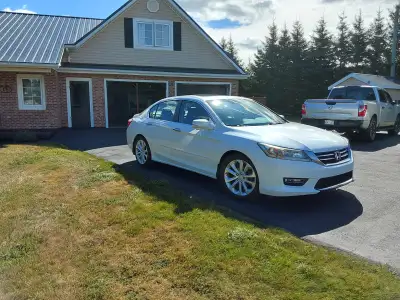 2013 Honda Accord Touring, leather,navigation, sunroof,heated power seats, push button start, michel...