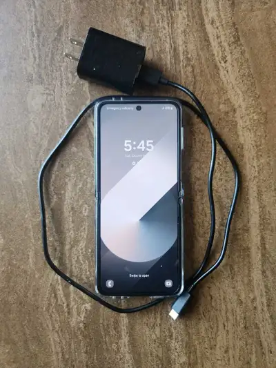 256Gb Samsung galaxy Flip 6 in Mint Condition , View more