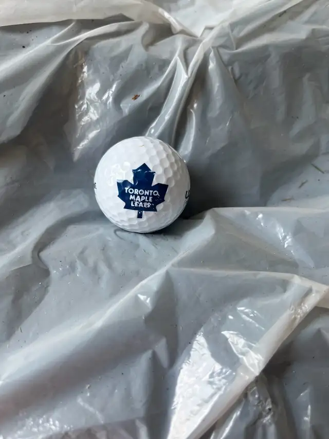 Maple Leafs Golf Ball in Golf in Mississauga / Peel Region - Image 2