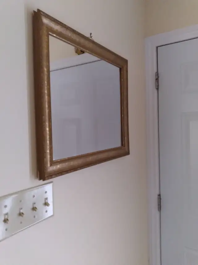Elegant Gold Framed Classy Vintage Mirror in Home Décor & Accents in Ottawa - Image 3