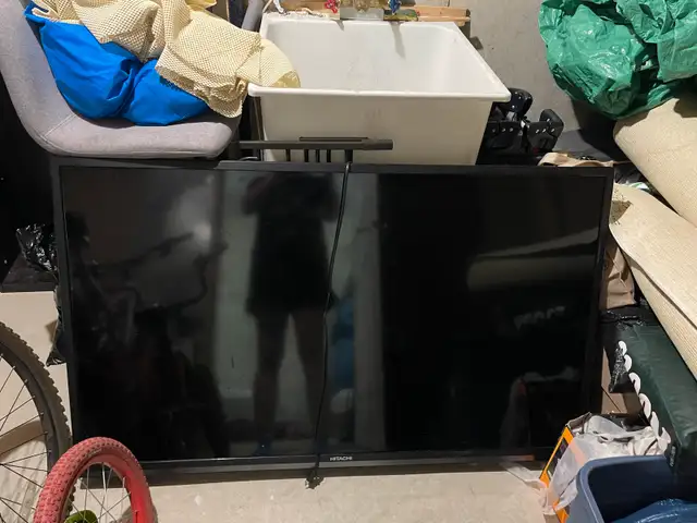 55’ tv Hitachi with remote  in TVs in Ottawa - Image 2