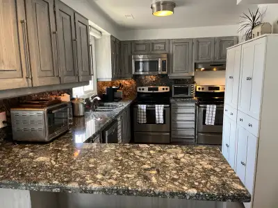 Furnished room for Rent in Clean, Quiet home in Whitby Near 401 & steps to Whitby GO Station 15 min...
