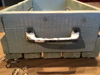 Panier solide en bois avec anciennes poignées, View more