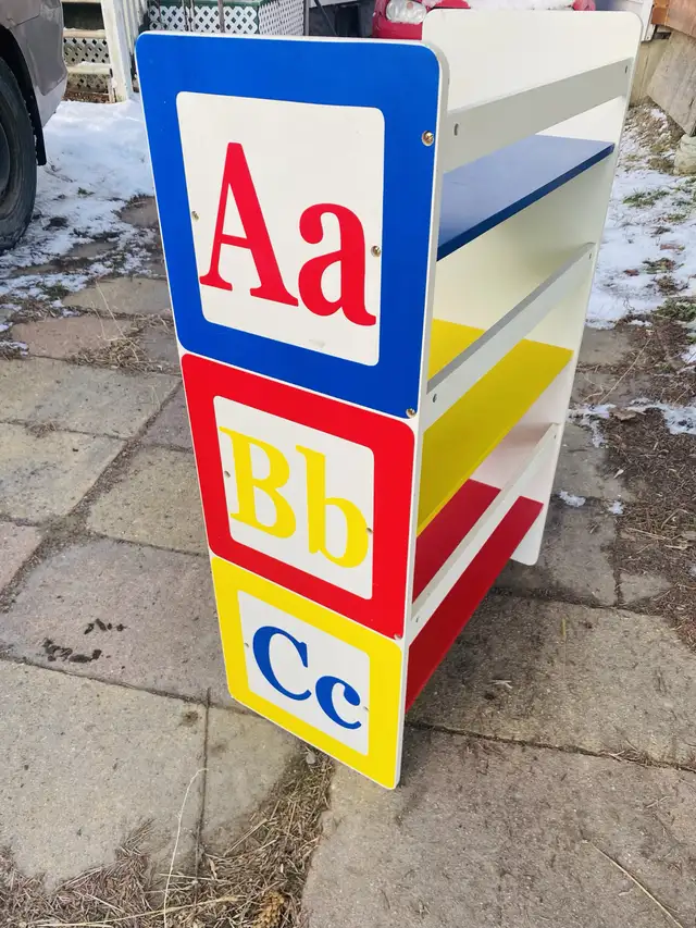 Bookcase for kids in Bookcases & Shelving Units in Gatineau - Image 2