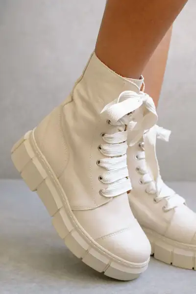 Can Can Alohas White / Cream Leather Boots size 6.5 / 7, View more
