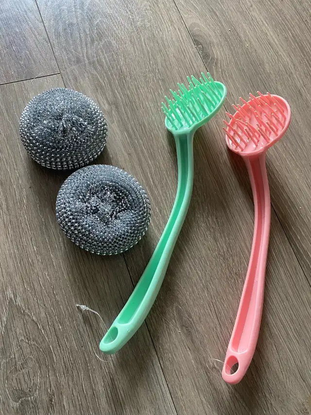 Handle Dish Scrub Brushes  in Other in Calgary - Image 3
