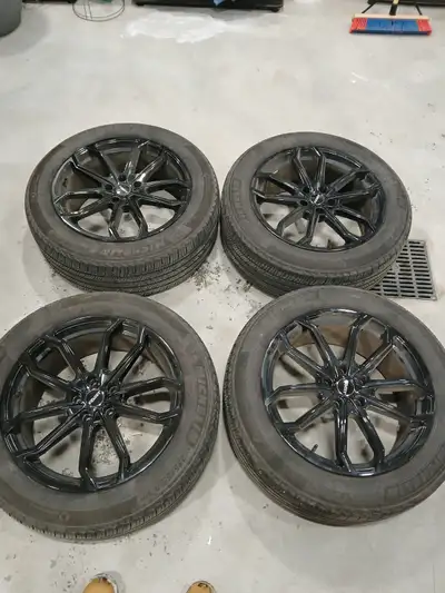 Pneus d'été Michelin primacy 235/55/r19 allait sur kia sportage 2024. Usure entre 7 et 8/32 Mag fast...