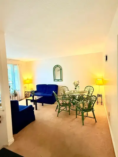 Private room available for a girl in Peterborough near Ashburnam and lansdowne.. rent is included wi...