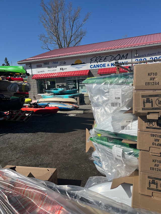 Pelican Argo 100X Kayak and Paddle- SALE-Near Port Perry in Water Sports in Kawartha Lakes - Image 4