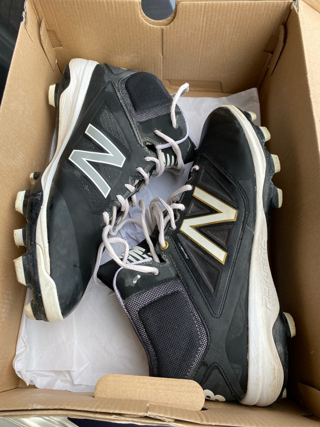 11.5 2E (wide) New Balance High Baseball-Softball Cleats in Men's Shoes in Markham / York Region - Image 3