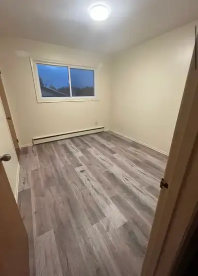 Located near rockway gardens. I am looking to rent out the 2nd bedroom in my apartment. You will hav...
