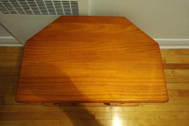 Meuble tele bois véritable/Wooden TV table (real wood) dans Meubles de télé et unités de divertissement  à Ville de Montréal - Image 4