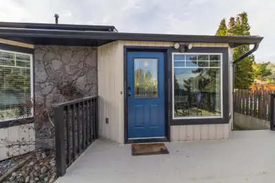 * 1 Bedroom split side unit * Utilities + Wifi included * Street Parking for 2 cars * Cats allowed *...