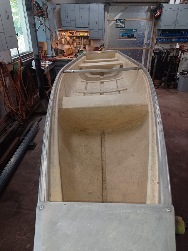 SQUARE BACK CANOE Canoes, Kayaks & Paddles Peterborough Kijiji