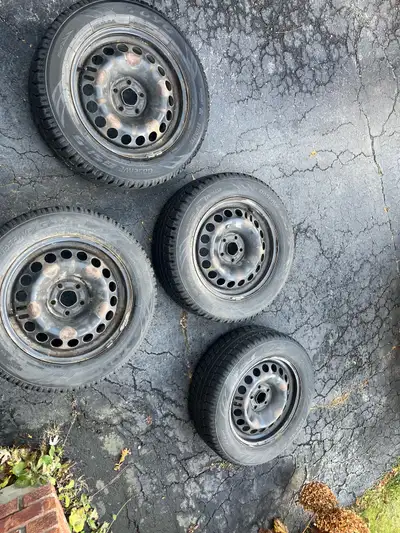 Toyo Observe GSI-5 winter tires and rims 216/60R16 tires Great condition Wheel caps from Chevy Cruze...