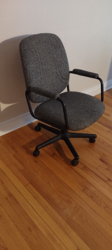 Chaise de Bureau (Gris) / Desk Chair (Gray) dans Bureaux  à Ville de Montréal